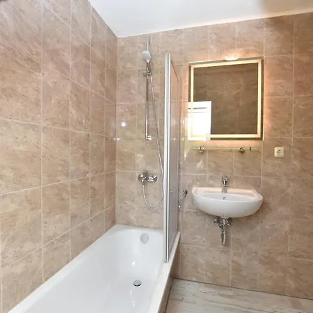 Semesterbostad Idyllic In With Terrace Damshagen