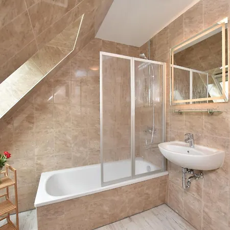 Idyllic In With Terrace Semesterbostad